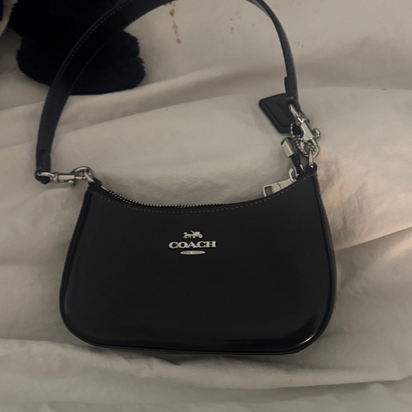 Coach Handbags - Coach Black Leather Shoulder Bag